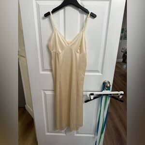 Vintage Vanity Fair Ivory Lace Nylon Full Slip Size 38 B Made in USA tricot